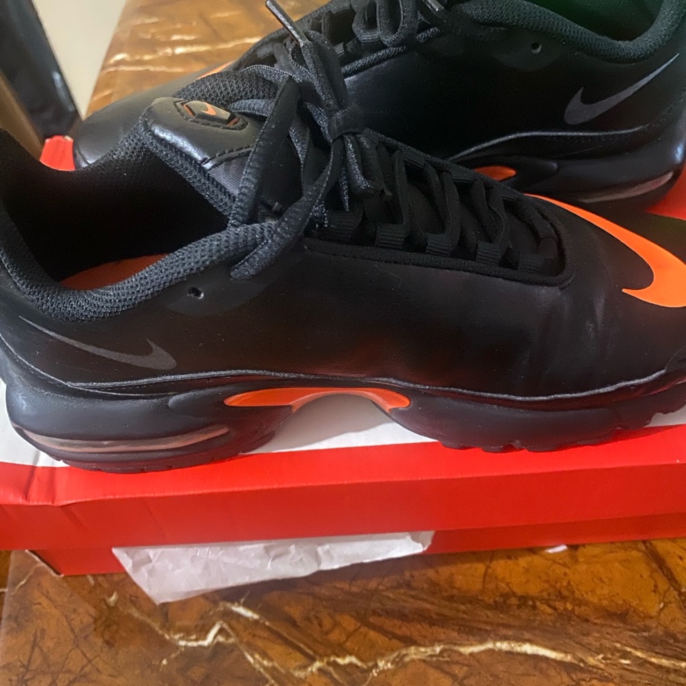 Nike Air max plus Tn Se youth Black and Orange Sneakers